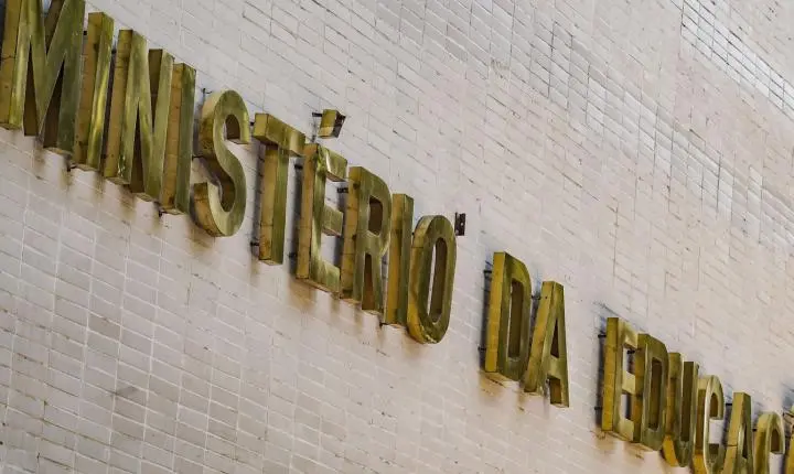 MEC envia especialistas do programa Escola que Protege ao Acre após ataque em escola