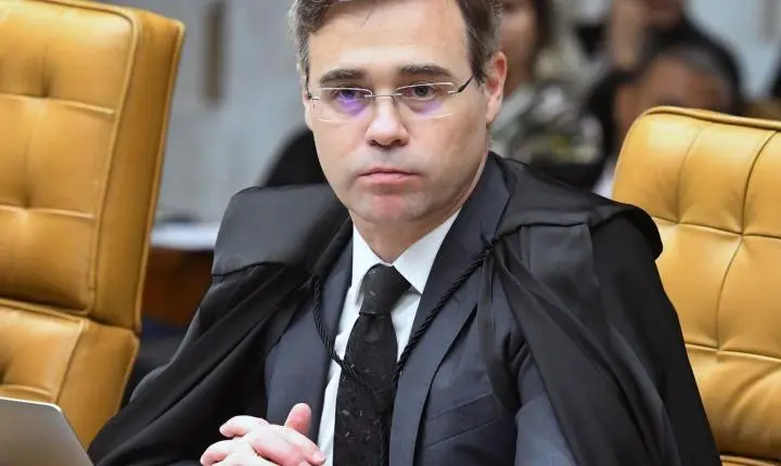Ministro André Mendonça suspende multas da NR-1 sobre saúde mental no trabalho