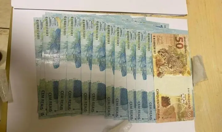 Menor é flagrado recebendo dinheiro falso por correspondência entregue pelos Correios