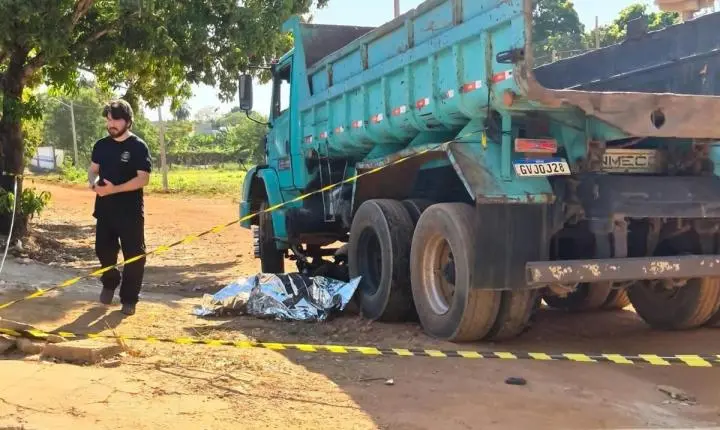 Menor morre ao bater moto elétrica contra caminhão-caçamba em Barra do Garças