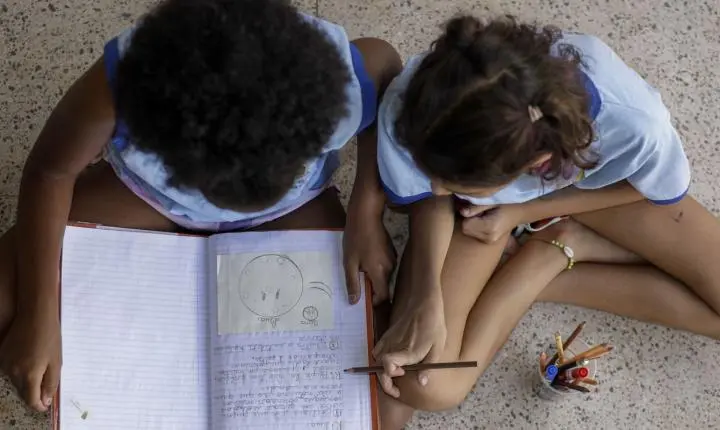 Estudo: metade dos estudantes não percebe debate antirracista nas escolas