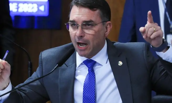 Missão pede investigação sobre filiação falsa de Flávio ao TSE
