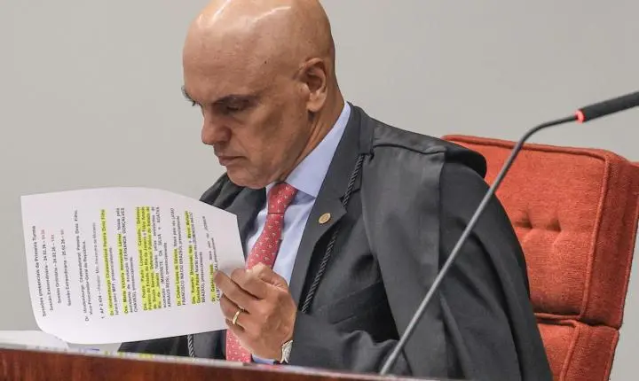 STF exige providências do governo para extradição de Carla Zambelli