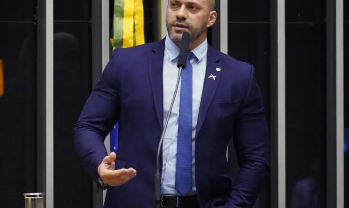 Moraes concede 48 horas para Daniel Silveira explicar vídeo postado nas redes