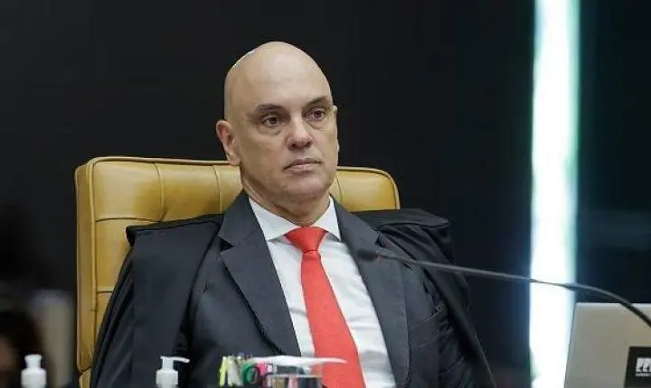 Moraes libera Flávio Bolsonaro para voltar a visitar Jair Bolsonaro