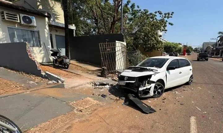 Motorista bêbado foi detido após destruir muro e fugir cambaleando em MT