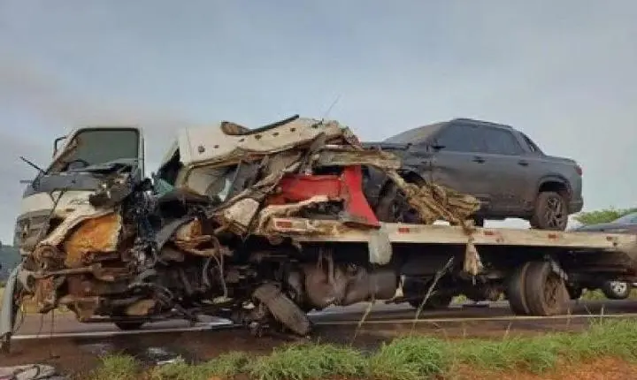 Motorista de 31 anos morre após colisão entre dois caminhões na BR-158 em MT
