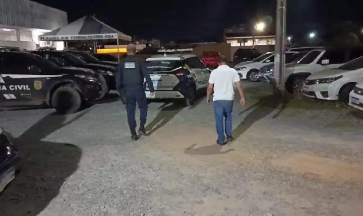 Motorista embriagado invade calçada, atropela pedestre e acaba preso em Cuiabá