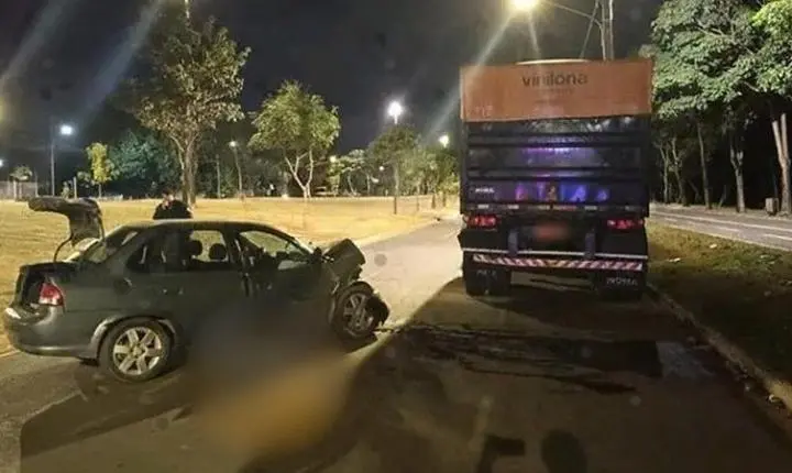 Motorista fica ferida após bater carro na traseira de carreta estacionada em Nova Mutum
