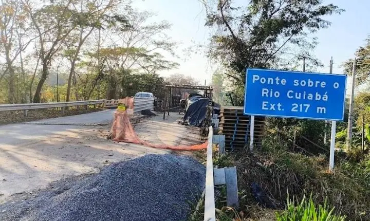 Motorista sai ileso após sofrer acidente de trânsito na ponte do Rio Cuiabá, na MT-010 em Rosário Oeste