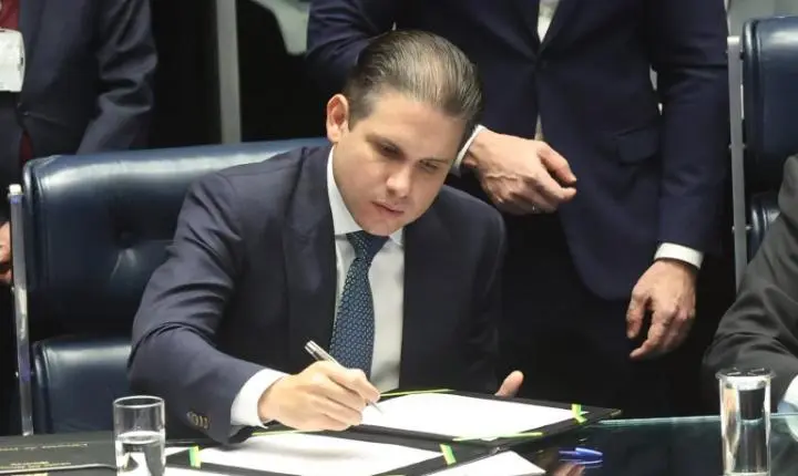 Câmara vai adotar imediatamente a nova jornada de trabalho, anuncia Motta