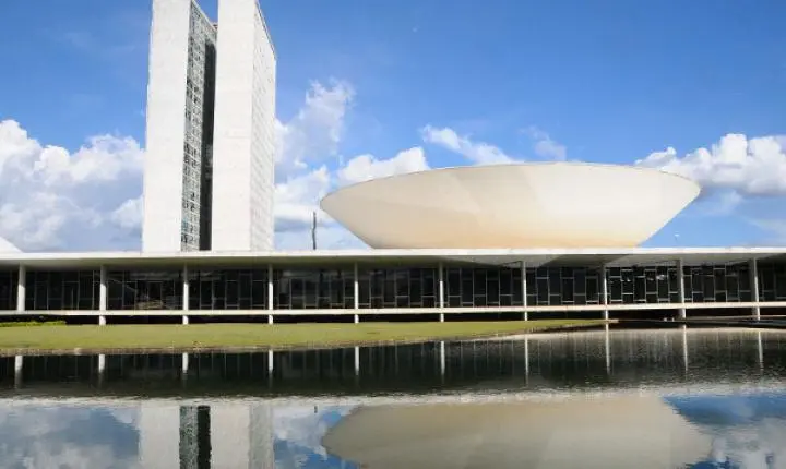 Governo libera crédito para exportadores afetados por tarifaço dos EUA