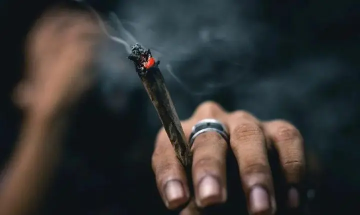 Mulher é agredida após questionar marido que pedia maconha ao cunhado