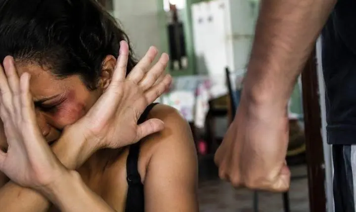 Mulher é agredida pelo companheiro durante luau em Nova Xavantina