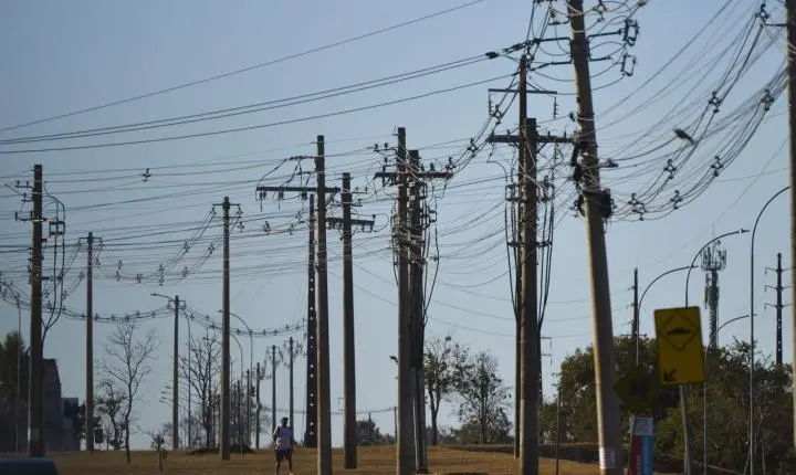 Acidentes com a rede elétrica aumentam no Brasil em 2025, revela Abradee