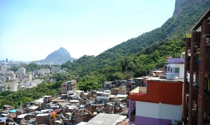 Operação Contenção na comunidade Dona Marta, Rio, prende seis suspeitos e deixa homem baleado