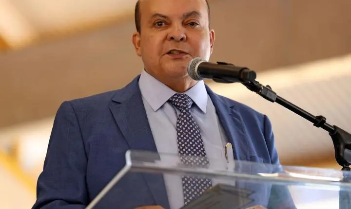Oposição no DF solicita impeachment de Ibaneis após menção em investigações