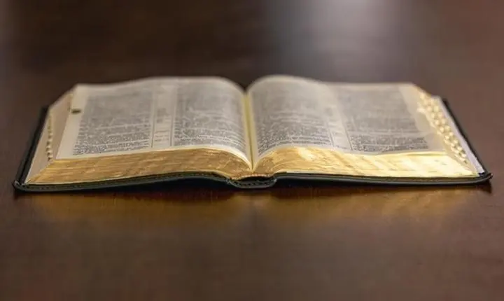 Pastor é condenado a indenizar fiel que teve segredo revelado durante culto em Joinville