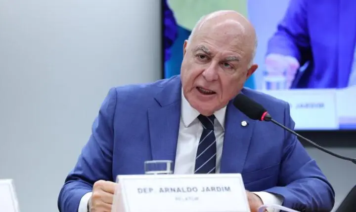 Votação de proposta que eleva repasses federais a municípios é adiada após pedido de vista