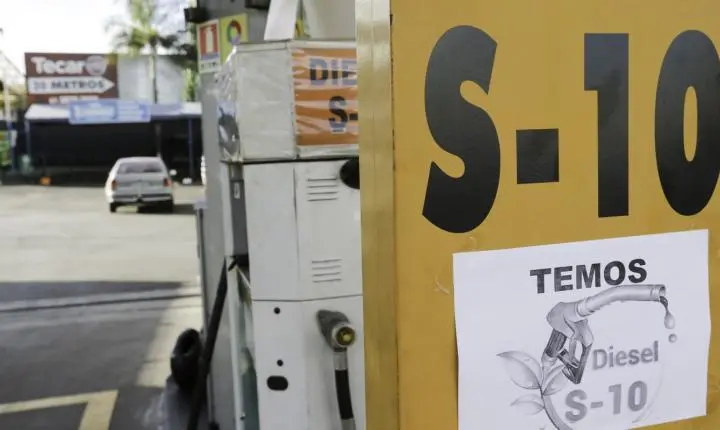 Petrobras adere a nova subvenção para diesel e ajusta preços