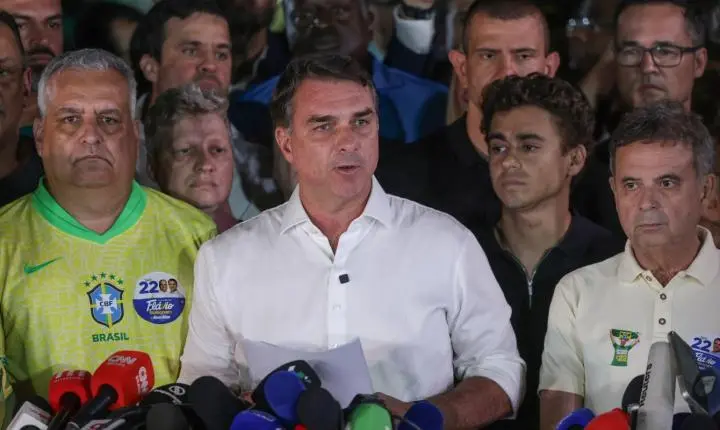 Polícia Federal investiga fuga de Flávio Bolsonaro para os Estados Unidos