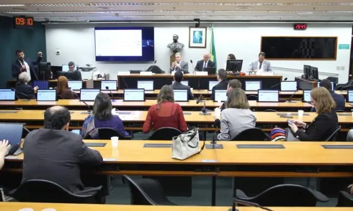 Especialistas alertam que pirataria eleva informalidade e custos para a indústria