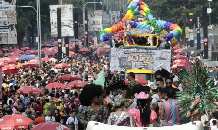 Projeto de lei que proíbe crianças em eventos LGBTQIA+ é considerado inconstitucional, afirma jurista