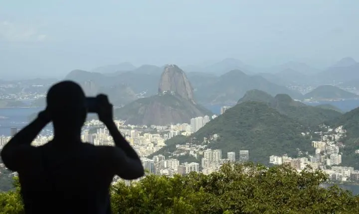 Polícia militar do Rio reforça a segurança para o feriado prolongado