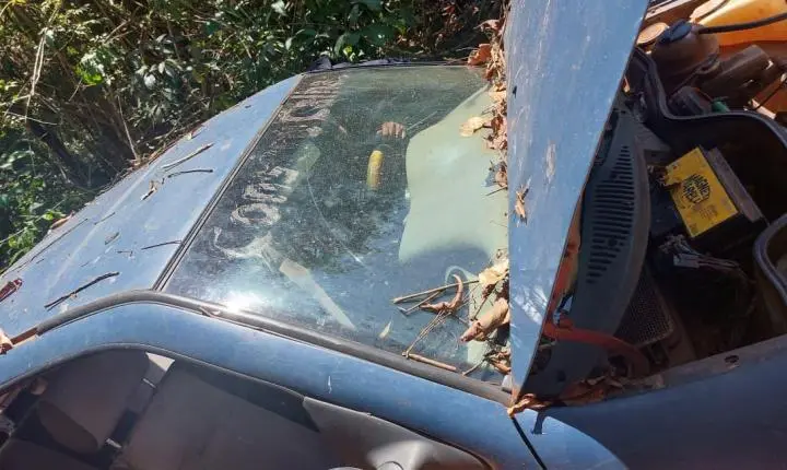 PM localiza veículo usado em homicídio abandonado em mata de Diamantino