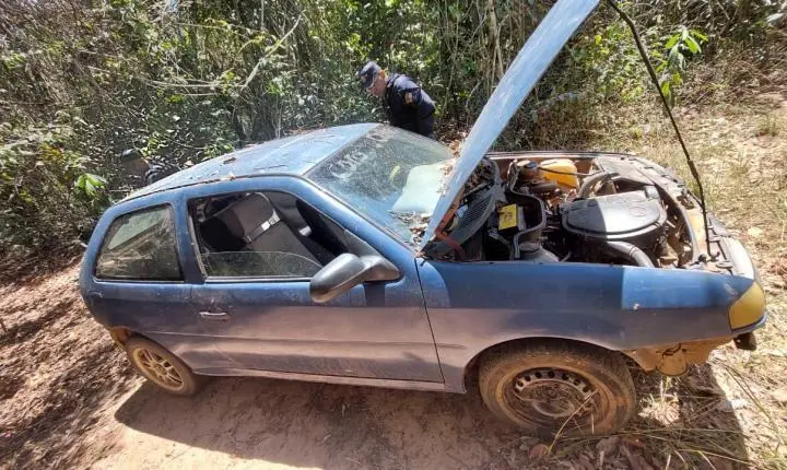 PM localiza veículo usado em homicídio abandonado em mata de Diamantino