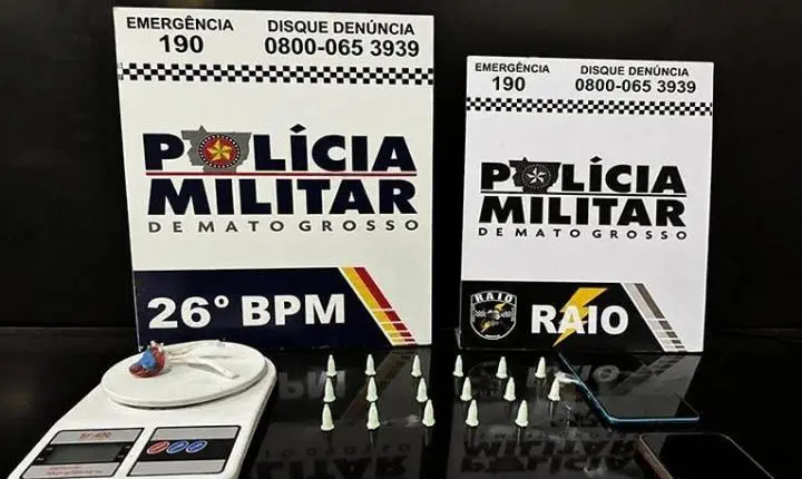 PM prendeu três suspeitos e apreendeu cocaína e maconha durante abordagem a van em Nova Mutum