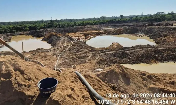 Polícia Ambiental fecha garimpo ilegal e apreende máquinas em Peixoto