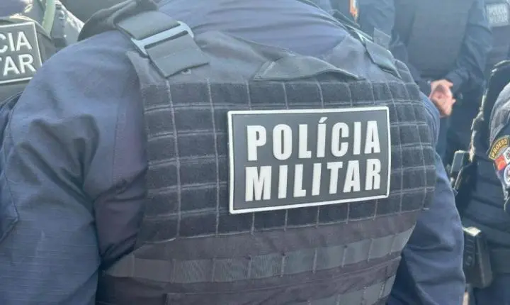 Polícia resgata 3 menores sozinhos em casa na madrugada