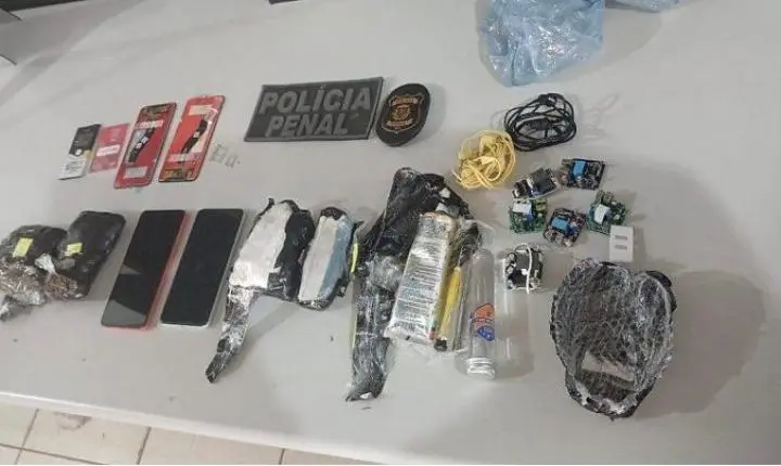 Policial penal é investigado por suspeita de facilitar entrada de 13 celulares e drogas em cadeia de MT