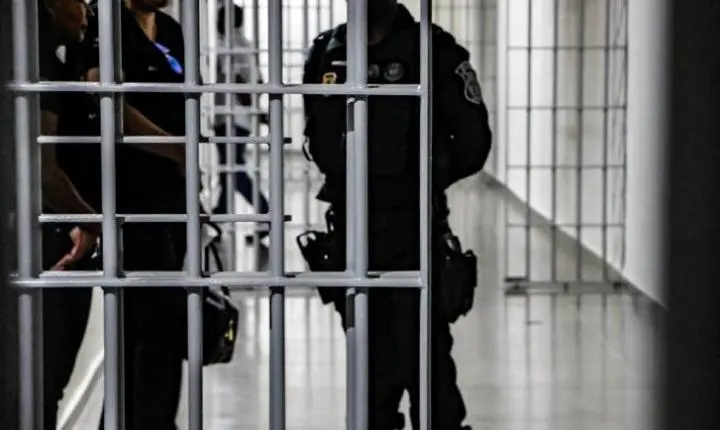 Policial penal pega 23 anos por esquema para traficar drogas e celulares em presídio de MT
