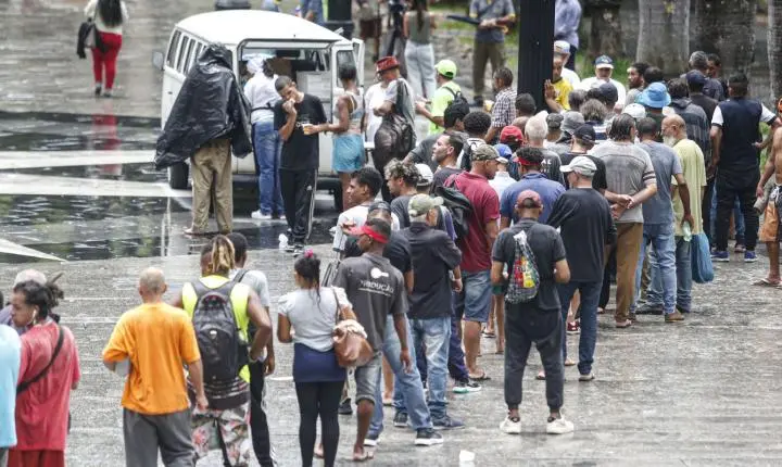 População em situação de rua atinge 388 mil segundo CadÚnico; UFMG destaca liderança de São Paulo