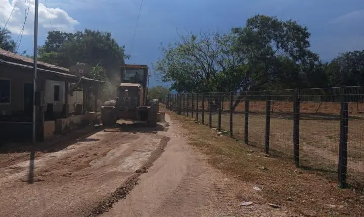 Prefeitura de Rosário Oeste acelera recuperação de ruas e estradas no Distrito de Bauxi