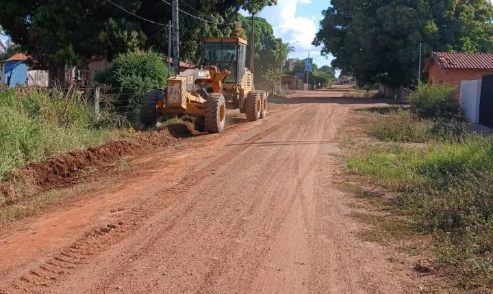 Prefeitura de Rosário Oeste acelera recuperação de ruas e estradas no Distrito de Bauxi