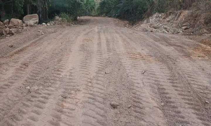 Prefeitura de Rosário Oeste acelera recuperação de ruas e estradas no Distrito de Bauxi