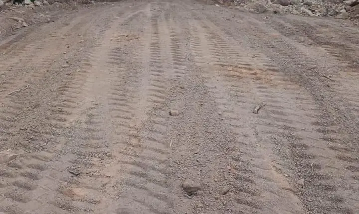Prefeitura de Rosário Oeste acelera recuperação de ruas e estradas no Distrito de Bauxi