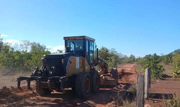 Prefeitura de Rosário Oeste acelera recuperação de ruas e estradas no Distrito de Bauxi