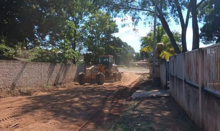 Prefeitura de Rosário Oeste acelera recuperação de ruas e estradas no Distrito de Bauxi