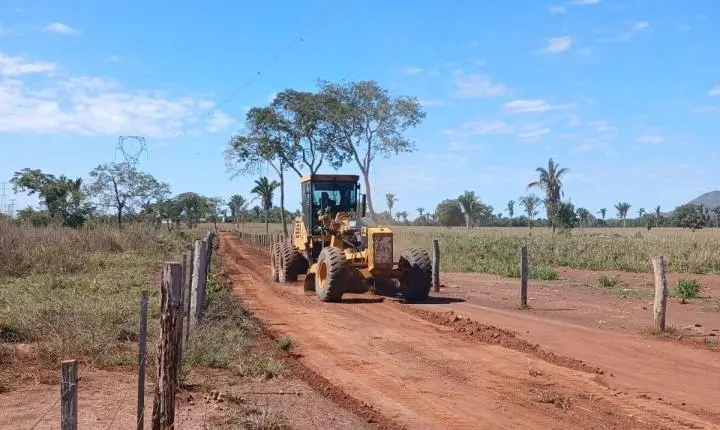 Prefeitura de Rosário Oeste acelera recuperação de ruas e estradas no Distrito de Bauxi