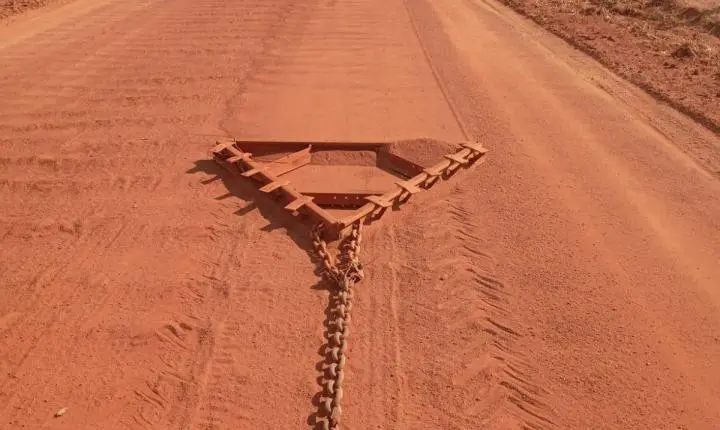Prefeitura de Rosário Oeste e Associação da Gleba Mandiocal inovam para fazer manutenção de estradas no Cedral