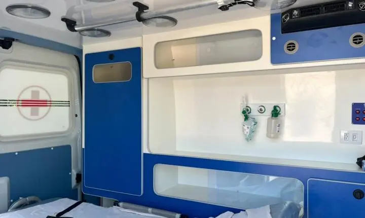 Prefeitura de rosário oeste entrega nova ambulância para o hospital municipal