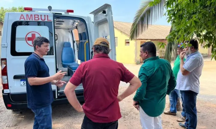 Prefeitura de rosário oeste entrega nova ambulância para o hospital municipal