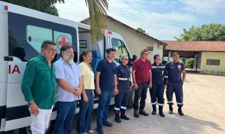 Prefeitura de rosário oeste entrega nova ambulância para o hospital municipal