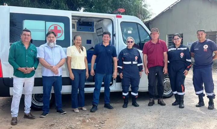 Prefeitura de rosário oeste entrega nova ambulância para o hospital municipal