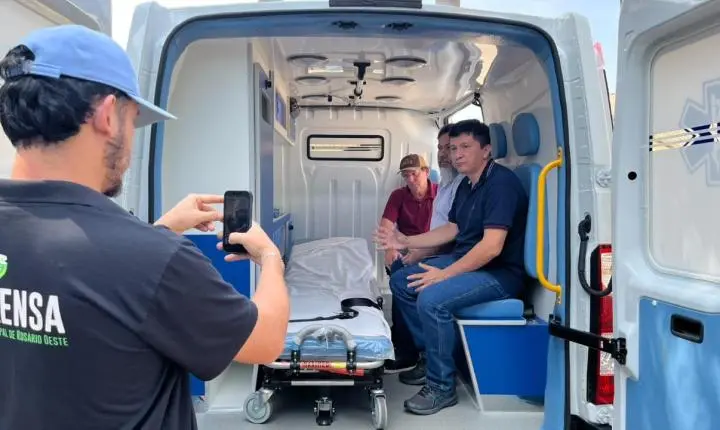 Prefeitura de rosário oeste entrega nova ambulância para o hospital municipal