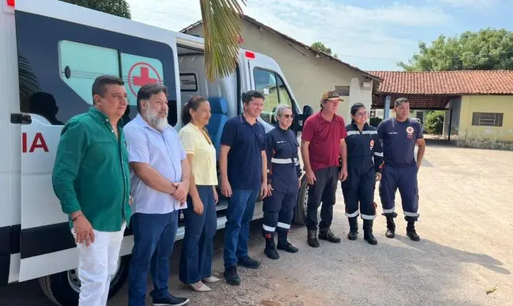 Prefeitura de rosário oeste entrega nova ambulância para o hospital municipal